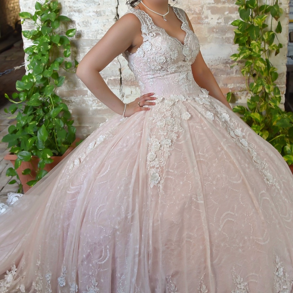 Light Pink Sweetheart Quinceanera Lace Ballgown